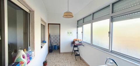 Apartamento T3 com varanda e sótão, em Castelo Branco