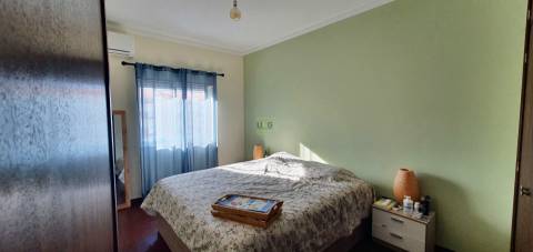 Apartamento T3 com varanda e sótão, em Castelo Branco