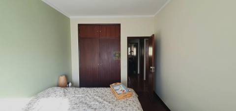 Apartamento T3 com varanda e sótão, em Castelo Branco