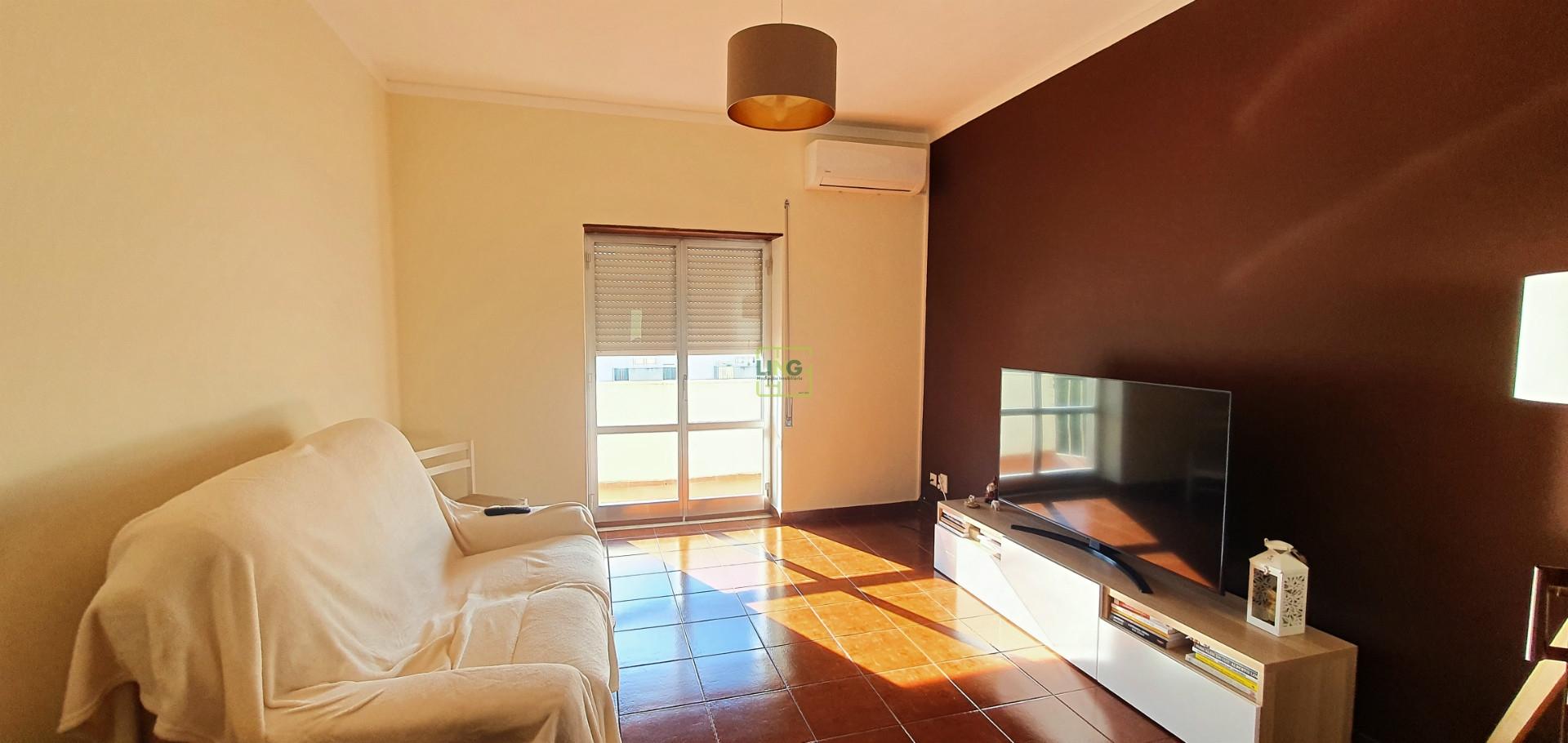 Apartamento T3 com varanda e sótão, em Castelo Branco