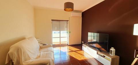 Apartamento T3 com varanda e sótão, em Castelo Branco