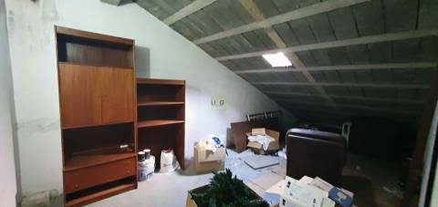 Apartamento T3 com varanda e sótão, em Castelo Branco