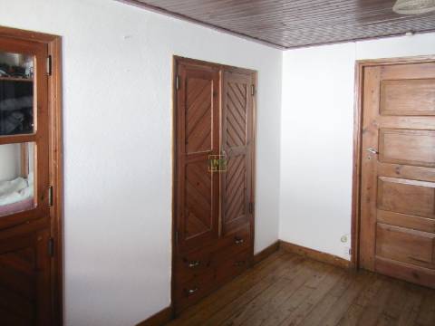 Moradia remodelada na Lousa,