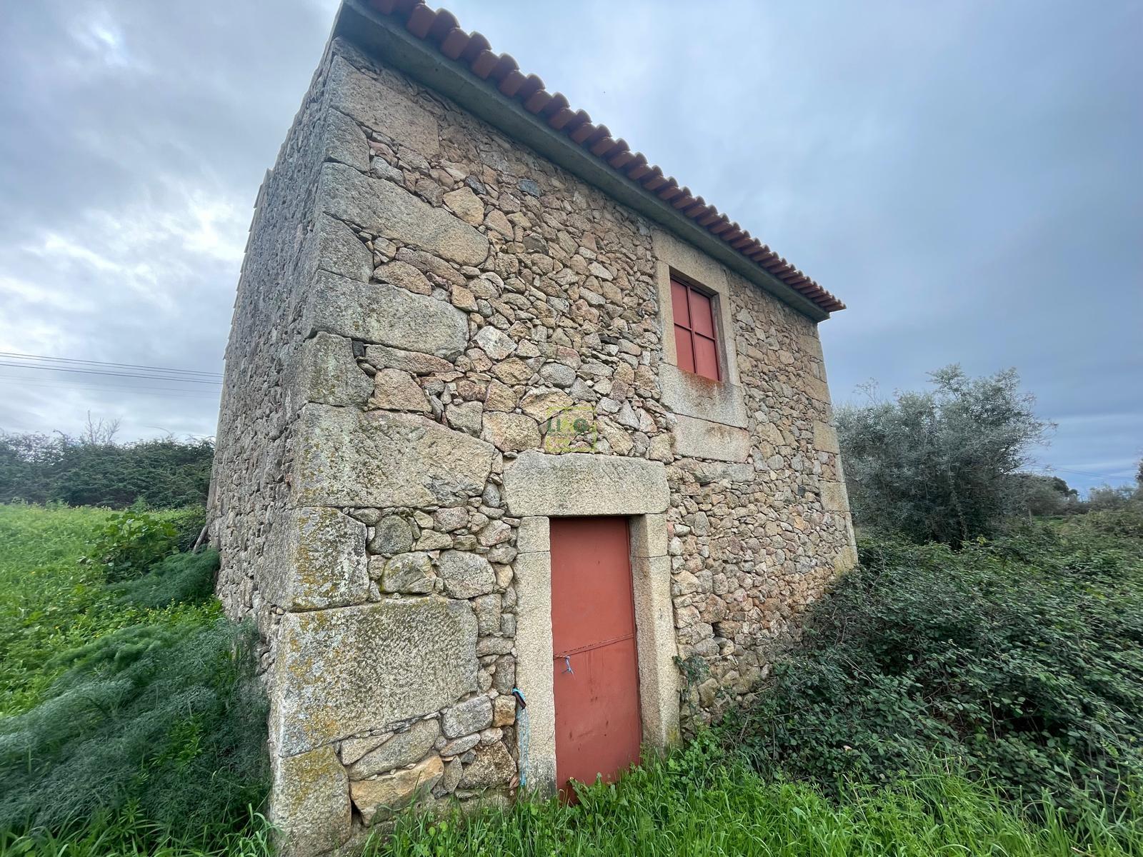 Quinta com construção rural em Oledo