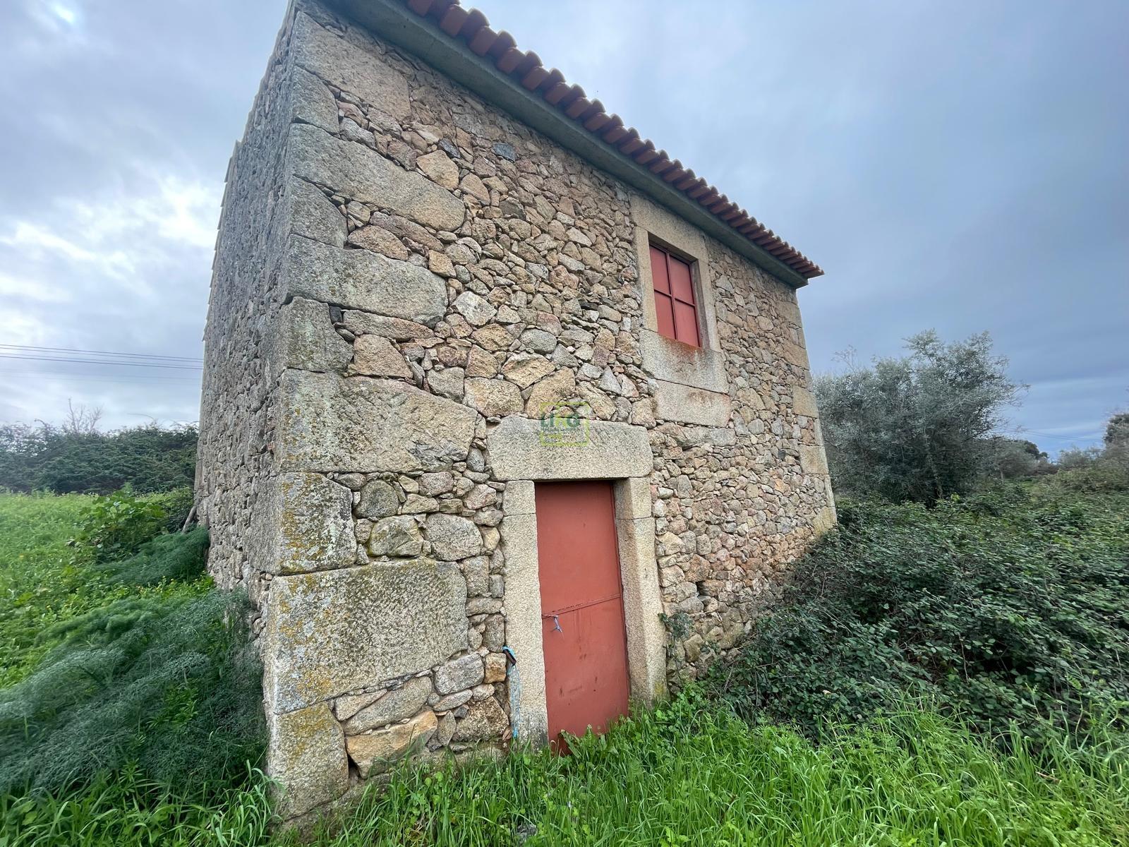 Quinta com construção rural em Oledo