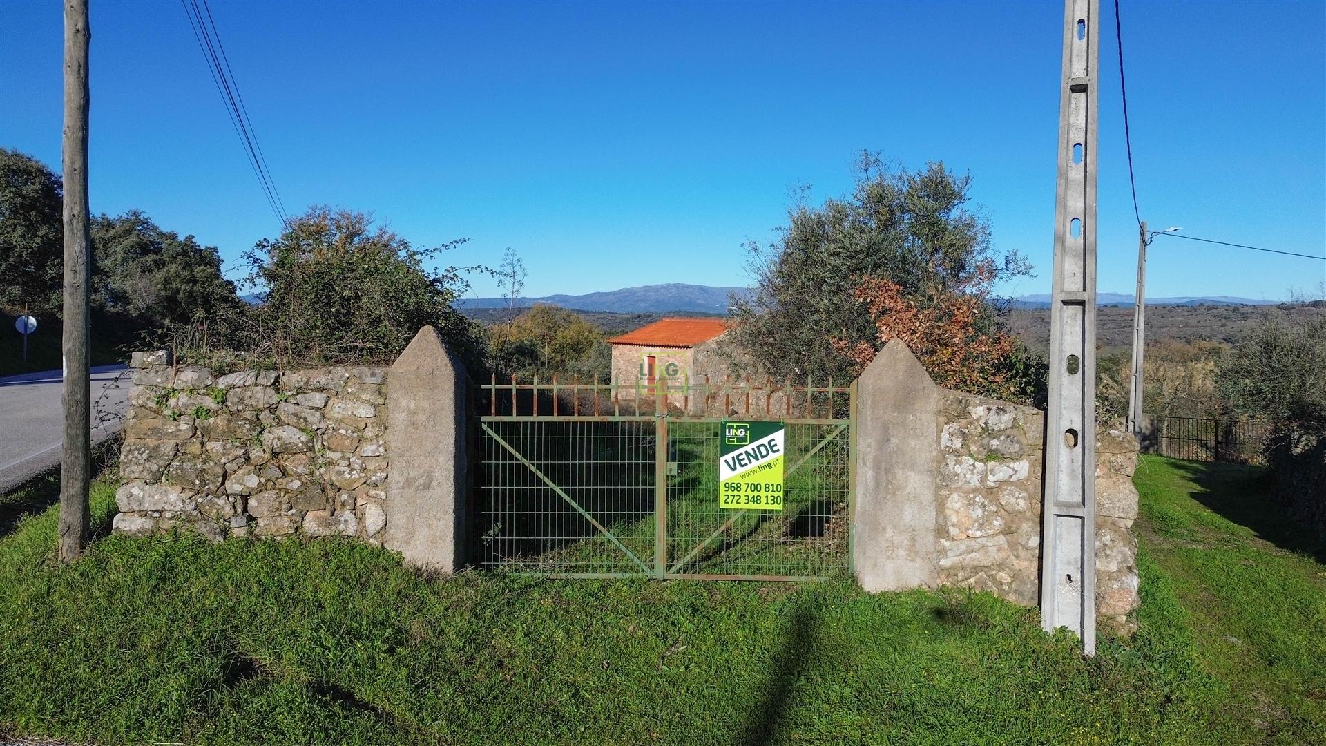 Quinta com construção rural em Oledo