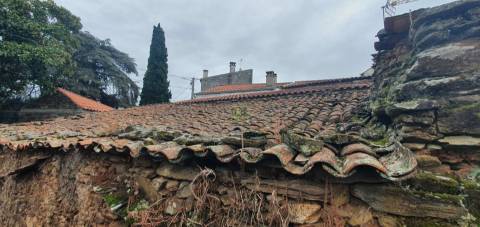 Moradia com quintal na freguesia de Sobral do Campo - Castelo Branco