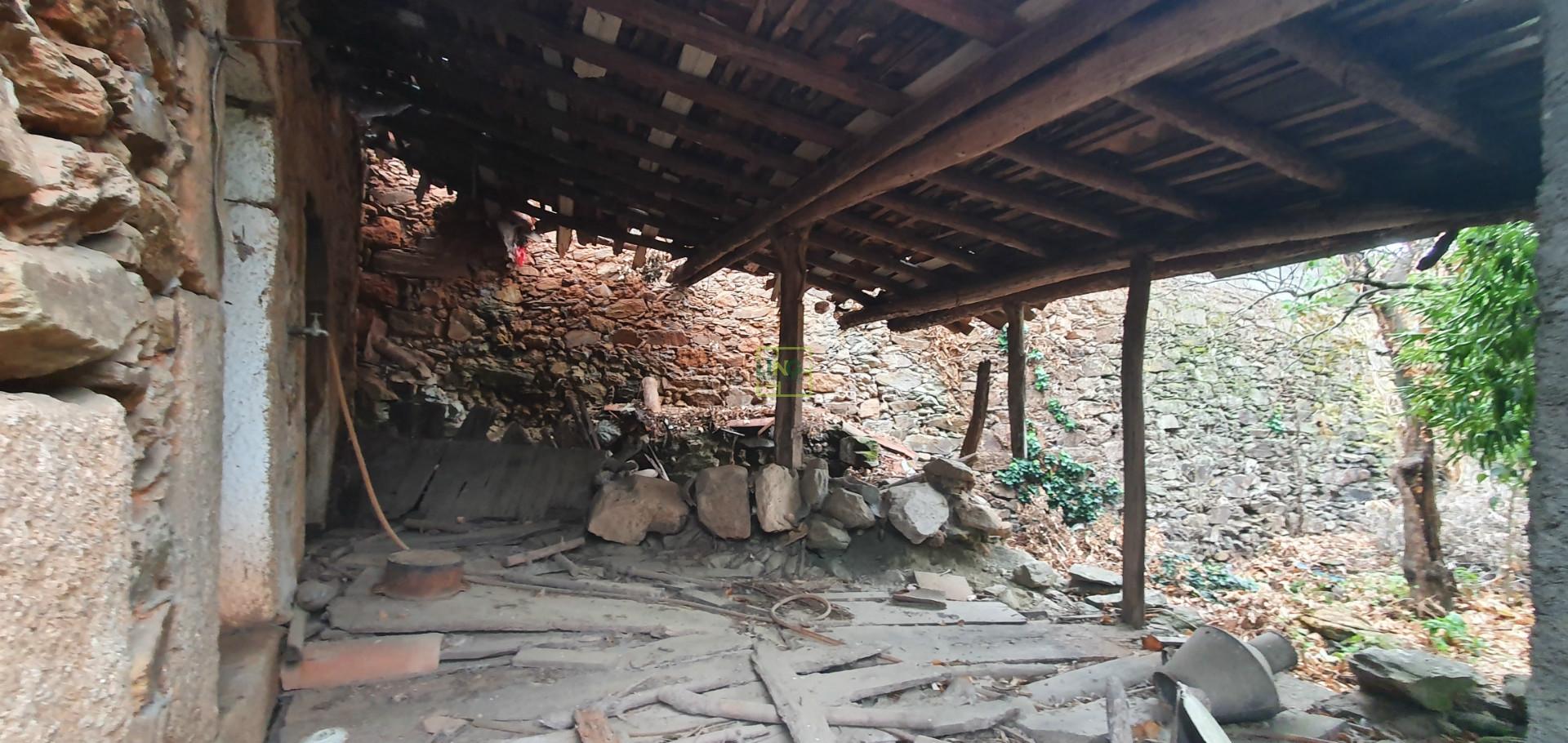 Moradia com quintal na freguesia de Sobral do Campo - Castelo Branco