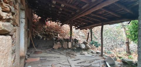 Moradia com quintal na freguesia de Sobral do Campo - Castelo Branco