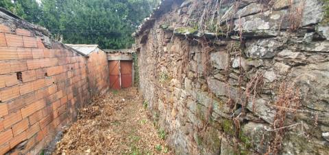 Moradia com quintal na freguesia de Sobral do Campo - Castelo Branco