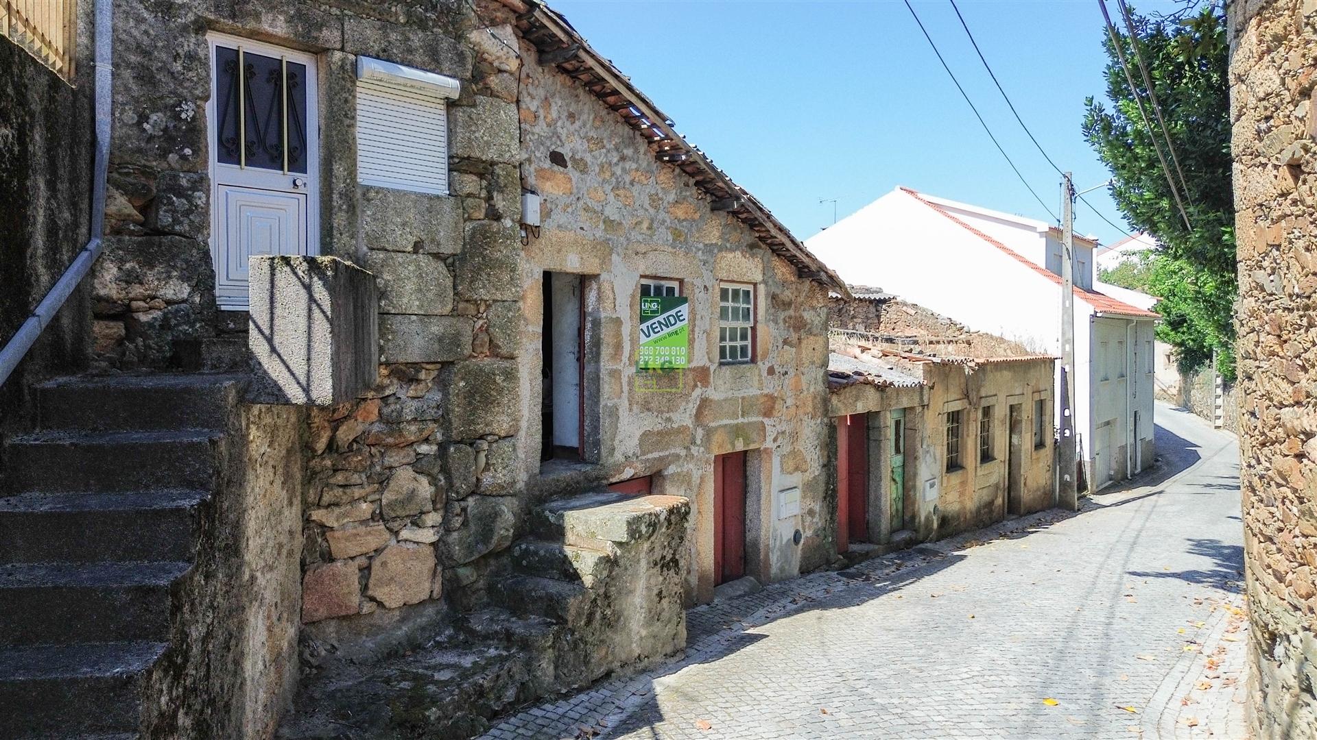 Moradia com quintal na freguesia de Sobral do Campo - Castelo Branco