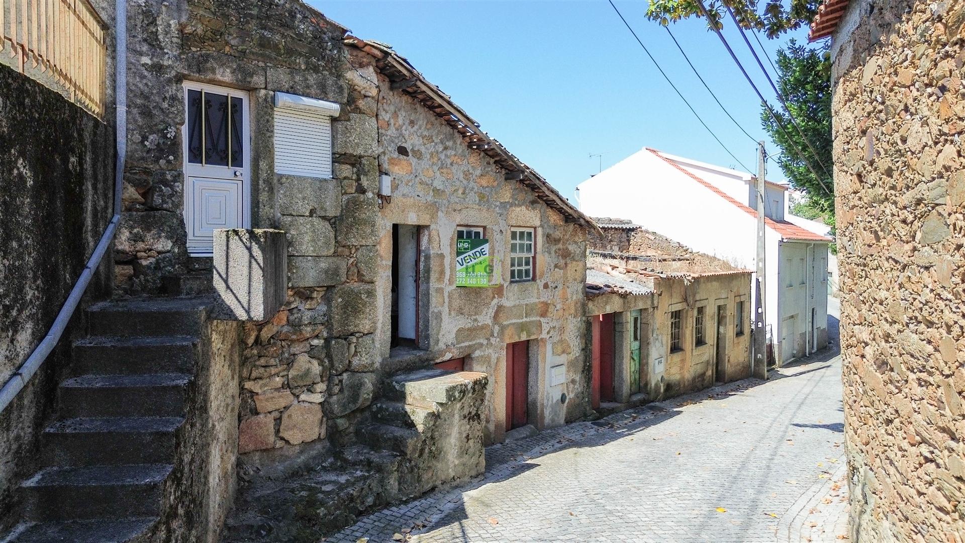 Moradia com quintal na freguesia de Sobral do Campo - Castelo Branco