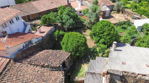 Moradia com quintal na freguesia de Sobral do Campo - Castelo Branco