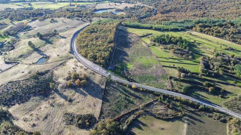 Quinta Vedada com Abundância de Água, Castanheiros e Casa para Recuperar —