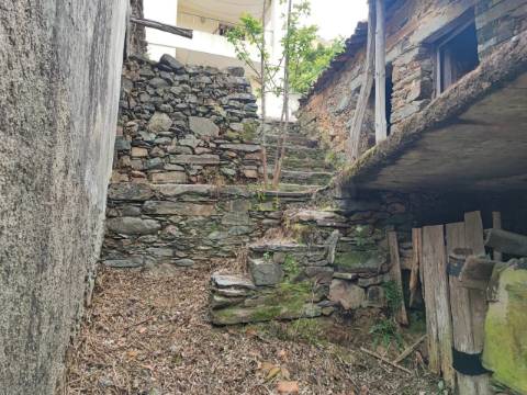 Moradia Devoluta T8 Venda em Sobreira Formosa e Alvito da Beira,Proença-a-Nova