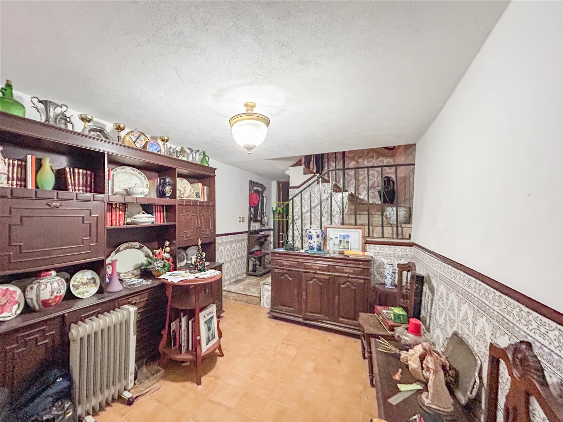 Moradia V3 para Remodelar em plena Zona Histórica