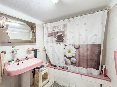 Moradia V3 para Remodelar em plena Zona Histórica