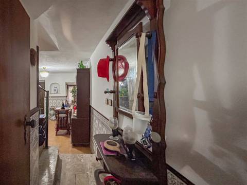 Moradia V3 para Remodelar em plena Zona Histórica