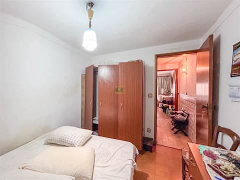 Moradia V3 para Remodelar em plena Zona Histórica