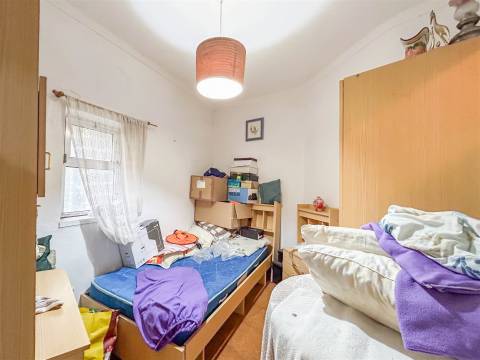 Moradia V3 para Remodelar em plena Zona Histórica