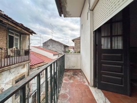 Moradia V3 para Remodelar em plena Zona Histórica