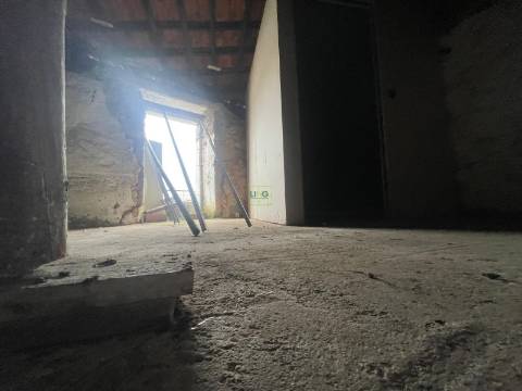 Oportunidade Única de Investimento e Sonho: Reconstrua a Sua História em Póvoa de Rio de Moinhos. 🏡