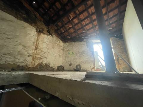 Oportunidade Única de Investimento e Sonho: Reconstrua a Sua História em Póvoa de Rio de Moinhos. 🏡