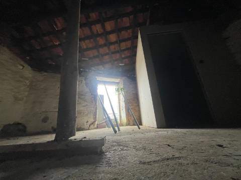 Oportunidade Única de Investimento e Sonho: Reconstrua a Sua História em Póvoa de Rio de Moinhos. 🏡