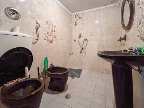 Moradia T5 Independente na Zebreira – 694 m2 de Área Bruta com Garagem