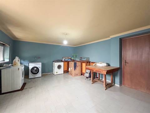 Moradia T5 Independente na Zebreira – 694 m2 de Área Bruta com Garagem