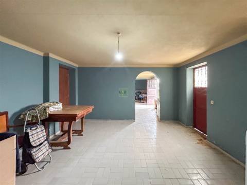 Moradia T5 Independente na Zebreira – 694 m2 de Área Bruta com Garagem