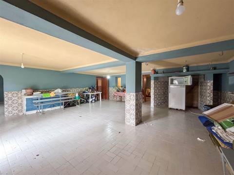 Moradia T5 Independente na Zebreira – 694 m2 de Área Bruta com Garagem