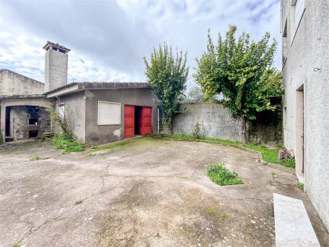 Moradia T5 Independente na Zebreira – 694 m2 de Área Bruta com Garagem