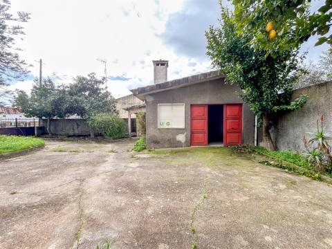 Moradia T5 Independente na Zebreira – 694 m2 de Área Bruta com Garagem