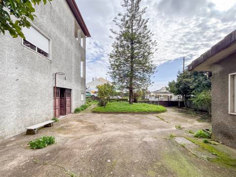 Moradia T5 Independente na Zebreira – 694 m2 de Área Bruta com Garagem