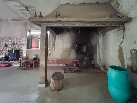 Moradia T5 Independente na Zebreira – 694 m2 de Área Bruta com Garagem