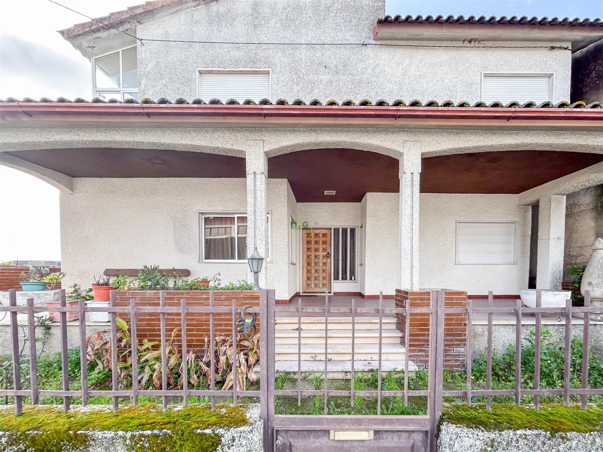 Moradia T5 Independente na Zebreira – 694 m2 de Área Bruta com Garagem