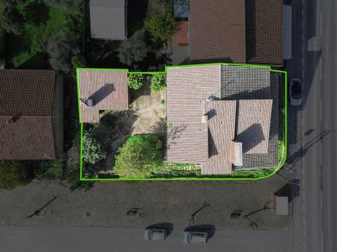 Moradia T5 Independente na Zebreira – 694 m2 de Área Bruta com Garagem