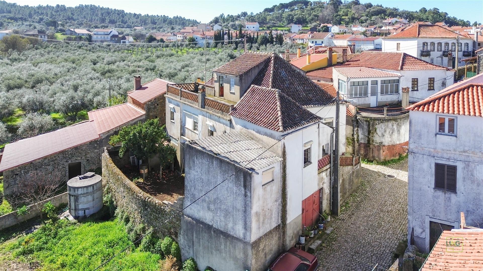 Moradia T9 para Venda em Penamacor (Aranhas) – 65.000€