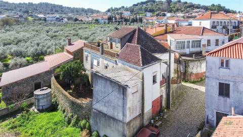 Moradia T9 para Venda em Penamacor (Aranhas) – 65.000€