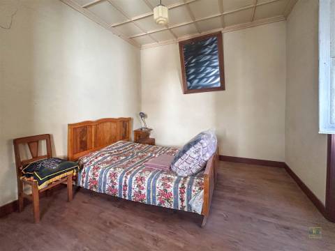 Moradia T9 para Venda em Penamacor (Aranhas) – 65.000€