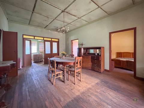 Moradia T9 para Venda em Penamacor (Aranhas) – 65.000€