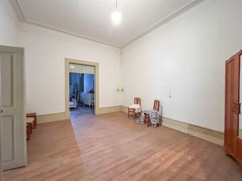 Moradia com Quintal em Alcains