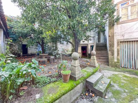 Moradia com Quintal em Alcains