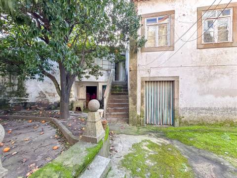 Moradia com Quintal em Alcains