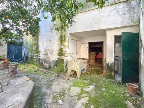 Moradia com Quintal em Alcains