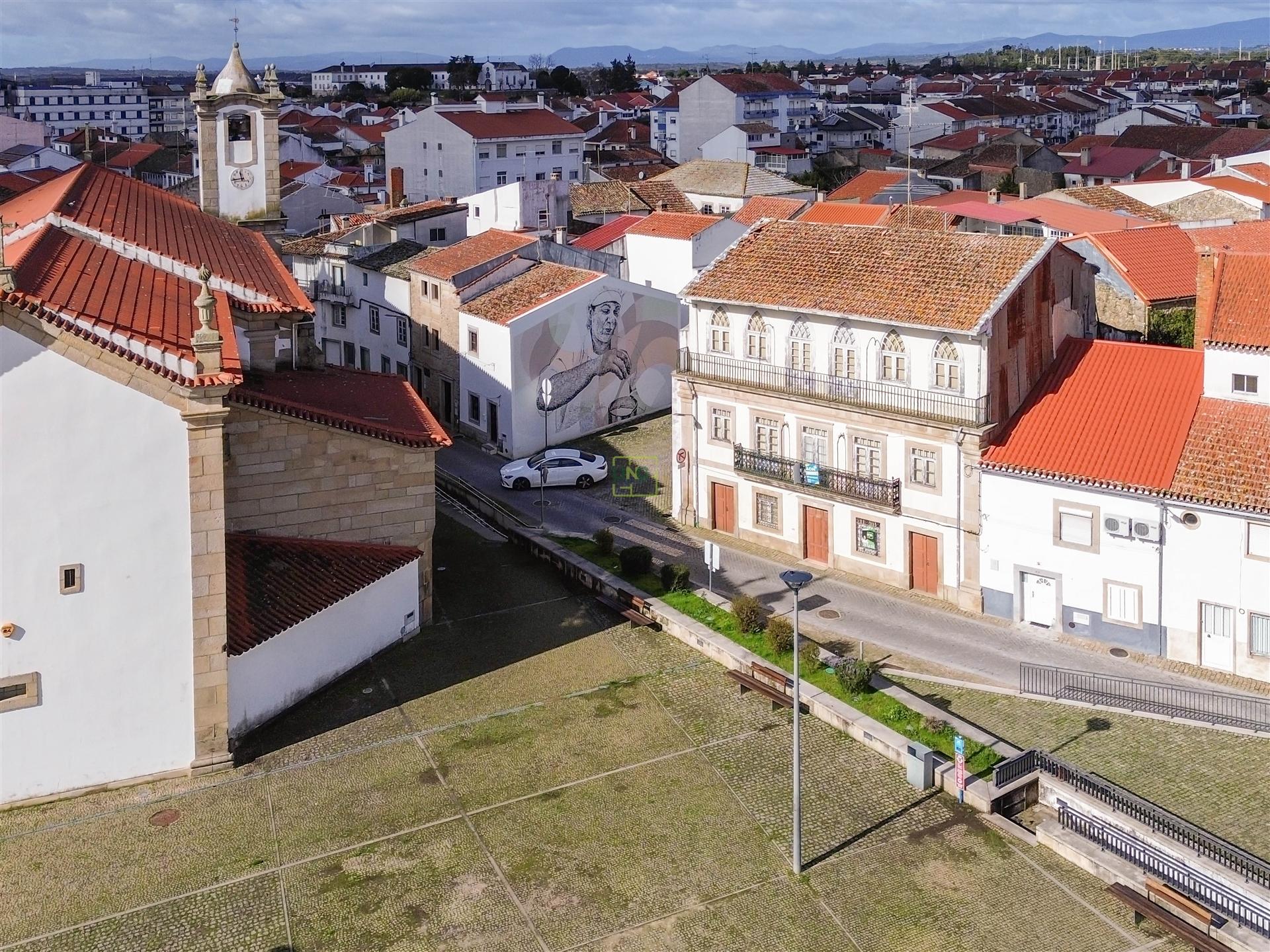 Moradia com Quintal em Alcains