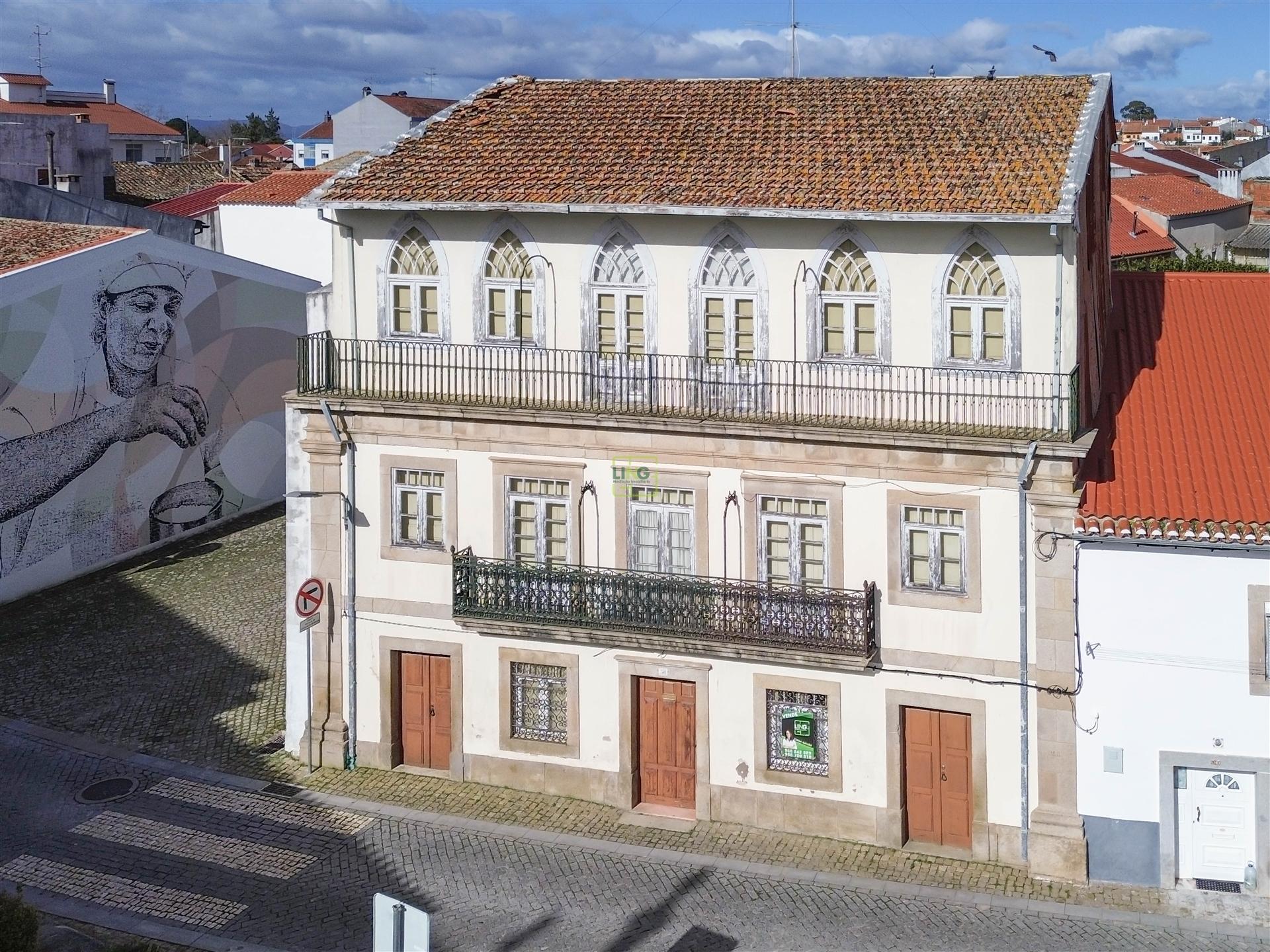 Moradia com Quintal em Alcains