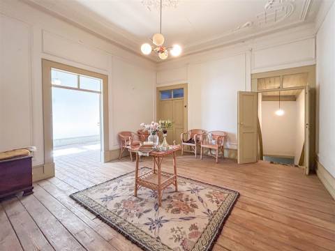 Moradia com Quintal em Alcains