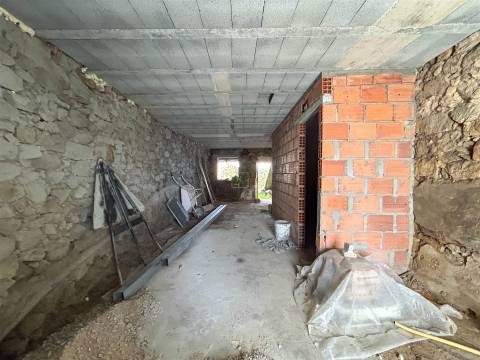 Moradia com Quintal em Construção – Personalize a Casa dos Seus Sonhos em Alcains